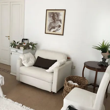 بيت ضيافة Nike - Only 4*