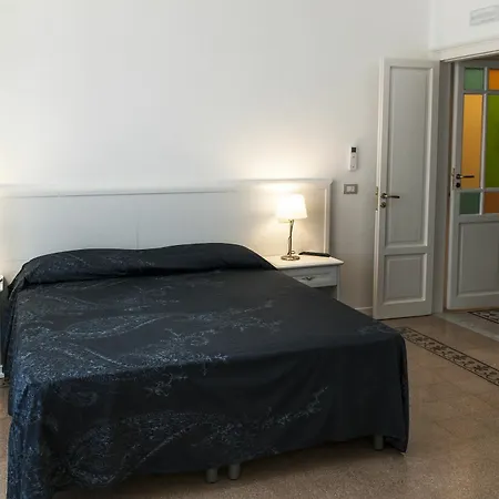 Nike - Only 3* Szirakúza