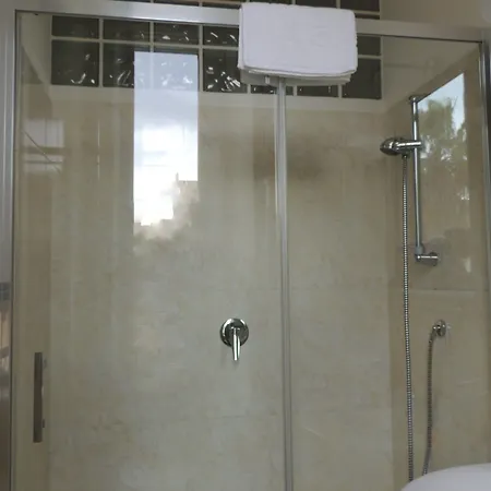 Pensión Nike - Only 4*